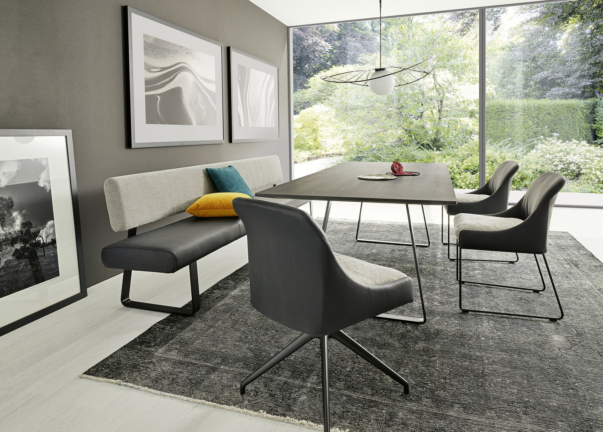 Bank Remo Bow, Sitz in Leder Rancho nero 1801, Lehne in Stoff Arc pearl 14190